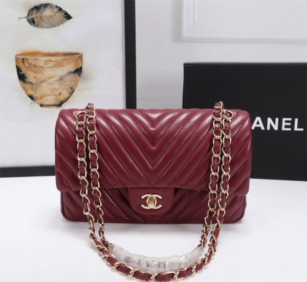 CHANEL Classic Chain Shoulder Bag