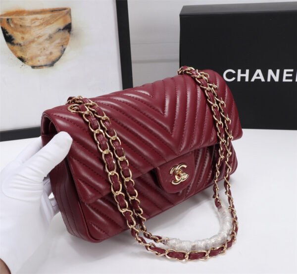 CHANEL Classic Chain Shoulder Bag - Image 8