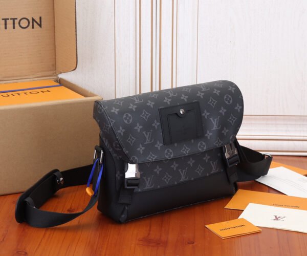 LV-Messenger Bag - Image 3