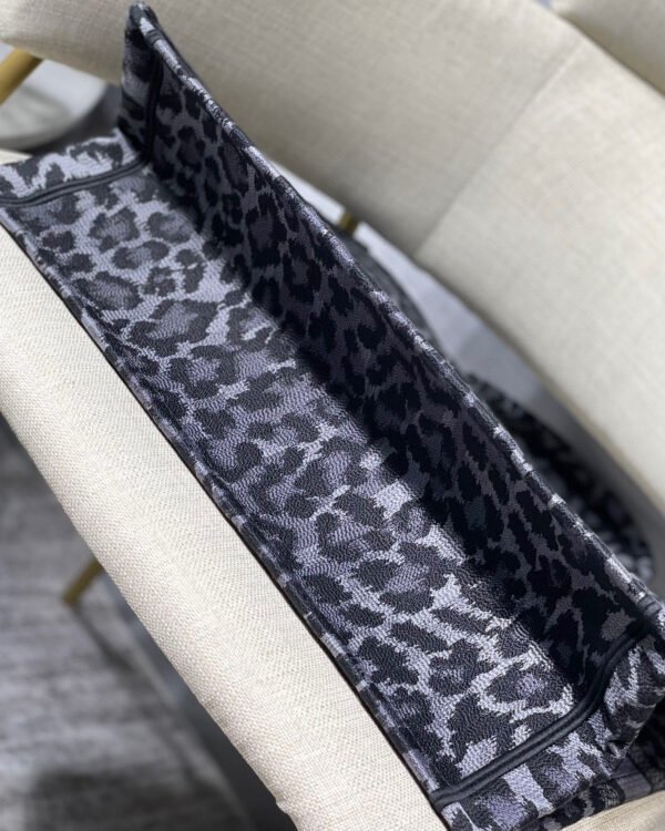 Dior Book Tote Leopard Bag - Image 7