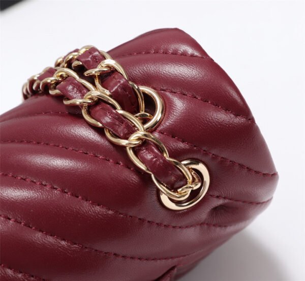 CHANEL Classic Chain Shoulder Bag - Image 7